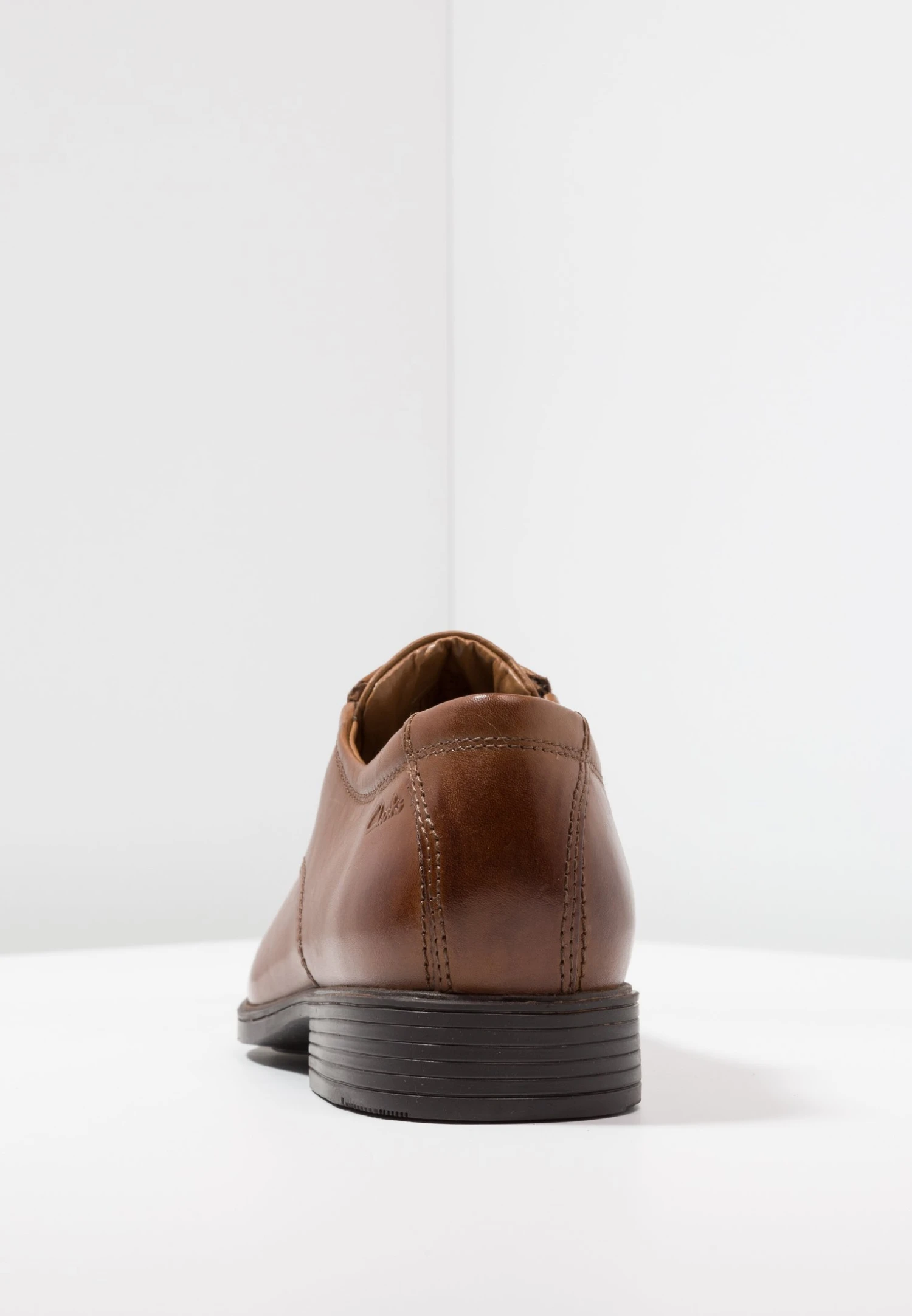 Clarks Tilden Walk - Stringate Eleganti - Dark Tan 6 Clarks Tilden Walk - Stringate Eleganti - Dark Tan - immagine 4