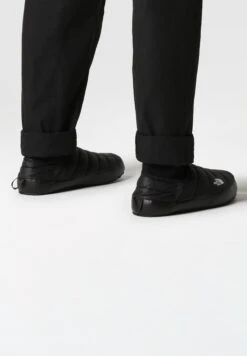 The North Face Thermoball Traction Mule VCiabattineBlack/White Uomo Scarpe Aperte TH342B06I-Q11 14 The North Face Thermoball Traction Mule VCiabattineBlack/White Uomo Scarpe Aperte TH342B06I-Q11 -Luce Scarpe Negozio 0c73454322c7448c945ba1f66775328a