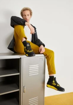 Air Jordan 4 RetroSneakers AlteBlack/White/Tour Yellow Uomo Sneaker JOC12N01X-Q11 -Luce Scarpe Negozio 1a8a6ebf9bbf4d29a6aaddf63cb53c25