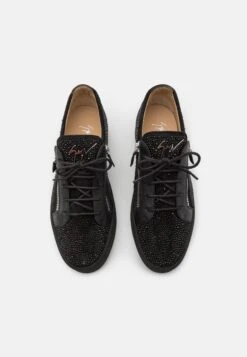 Giuseppe Zanotti Double Zip - Sneakers Basse - Nero 10 Giuseppe Zanotti Double Zip - Sneakers Basse - Nero -Luce Scarpe Negozio 233fa66224fd4cef89129dcea199c31e