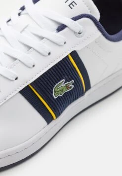 Lacoste Carnaby Pro - Sneakers Basse - White/Navy 13 Lacoste Carnaby Pro - Sneakers Basse - White/Navy -Luce Scarpe Negozio 250199a1a05446fbbbd3d5385bfcb8ad