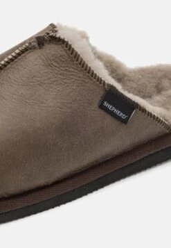 Shepherd Hugo - Pantofole - Stone Oild Antique 13 Shepherd Hugo - Pantofole - Stone Oild Antique -Luce Scarpe Negozio 30a494478ad34c9e956645aa2f869470