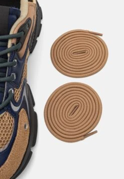 Lacoste Neo Sneakers BasseBrown/Black Uomo Sneaker LA212O0LV-O11 -Luce Scarpe Negozio 3eb90f23bc5a428cae0fecac5c5a2429