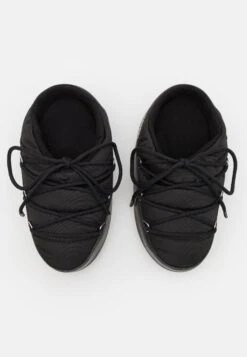 Moon Boot New MulePantofoleBlack Uomo Pantofole M4512I001-Q11 -Luce Scarpe Negozio 447560f6a18a48e69f1dfa0266c76571