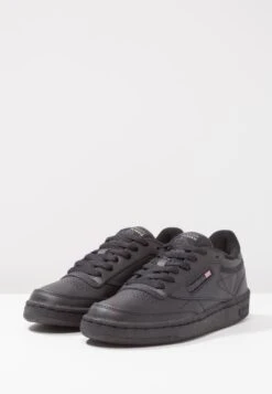 Reebok Classic Club C 85 Unisex - Sneakers Basse - Black/Charcoal 10 Reebok Classic Club C 85 Unisex - Sneakers Basse - Black/Charcoal -Luce Scarpe Negozio 59b171e8ef8649faa3255ea1625ba0fb