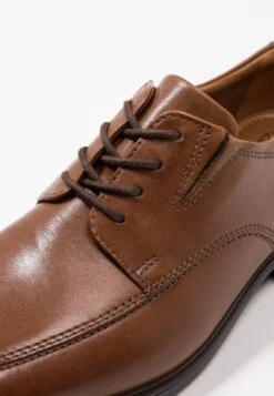 Clarks Tilden Walk - Stringate Eleganti - Dark Tan 13 Clarks Tilden Walk - Stringate Eleganti - Dark Tan -Luce Scarpe Negozio 6ebcf1bbf41a4d7b9de8fa89cf38bc26