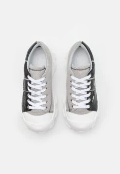 GCDS Chunky Ibex UnisexSneakers BasseBlack Uomo Sneaker GC915O00M-Q11 11 GCDS Chunky Ibex UnisexSneakers BasseBlack Uomo Sneaker GC915O00M-Q11 -Luce Scarpe Negozio 804bc97f1dd648bb817bf76a35b9b6e3