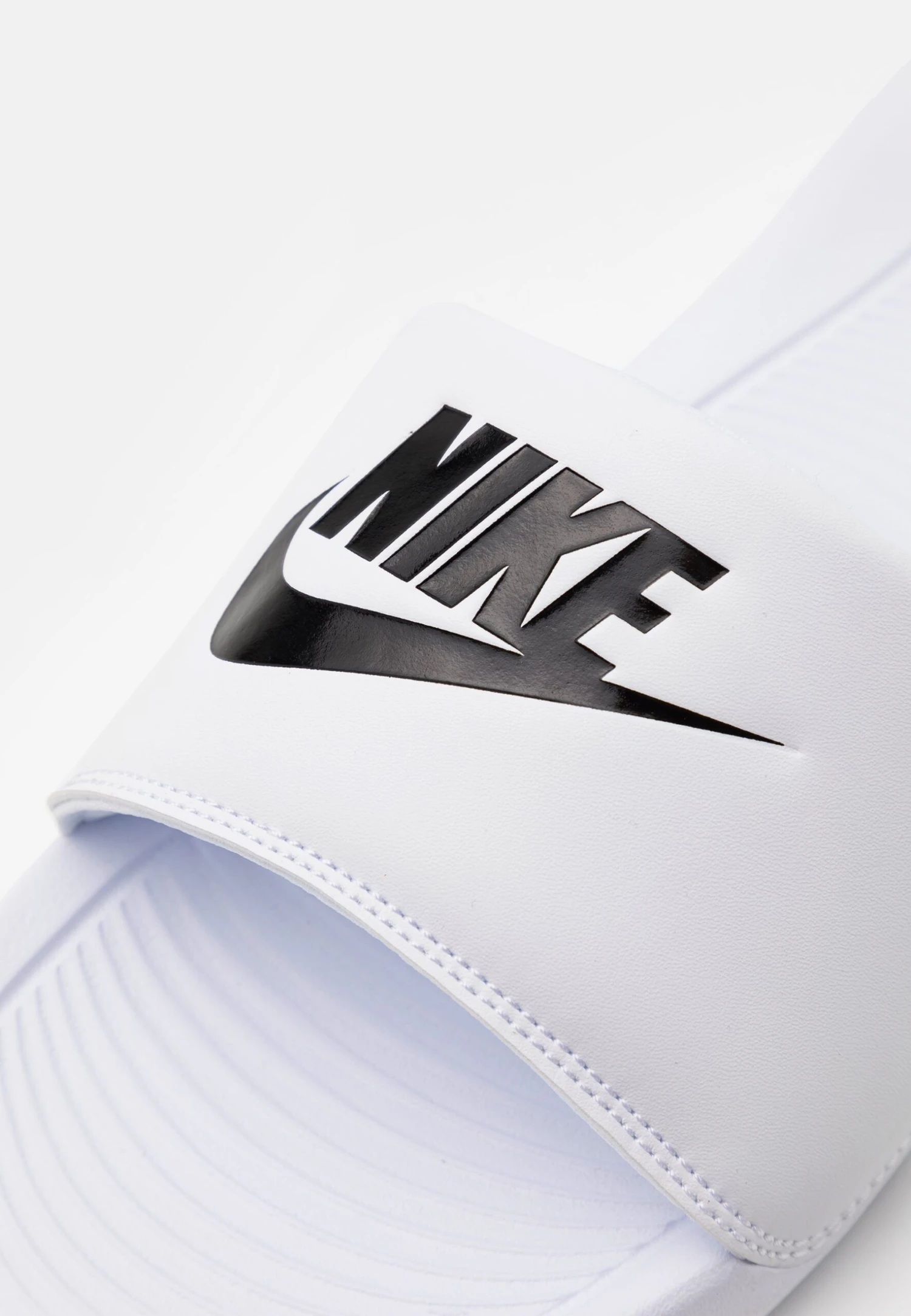 Nike Sportswear Victori One SlideCiabattineWhite/Black Uomo Scarpe Aperte NI112G00S-A12 8 Nike Sportswear Victori One SlideCiabattineWhite/Black Uomo Scarpe Aperte NI112G00S-A12 - immagine 6