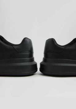 BERSHKA Contrast Chunky Sole - Sneakers Basse - Black 12 BERSHKA Contrast Chunky Sole - Sneakers Basse - Black -Luce Scarpe Negozio 969985e04b2d48fab225cb2ec2d95049