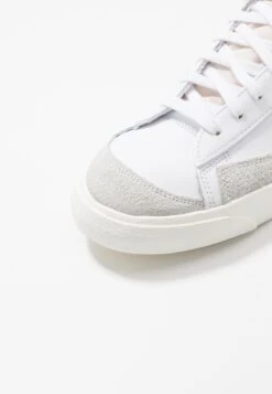 Nike Sportswear Blazer Mid '77 Vntg - Sneakers Alte - White/Black 19 Nike Sportswear Blazer Mid '77 Vntg - Sneakers Alte - White/Black -Luce Scarpe Negozio a23f827a1292440ea58132faa7f45e53