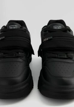 BERSHKA With Removable Pocket - Sneakers Basse - Black -Luce Scarpe Negozio a5ecd768f87f4b7baedcbdd2a5bd5bbe