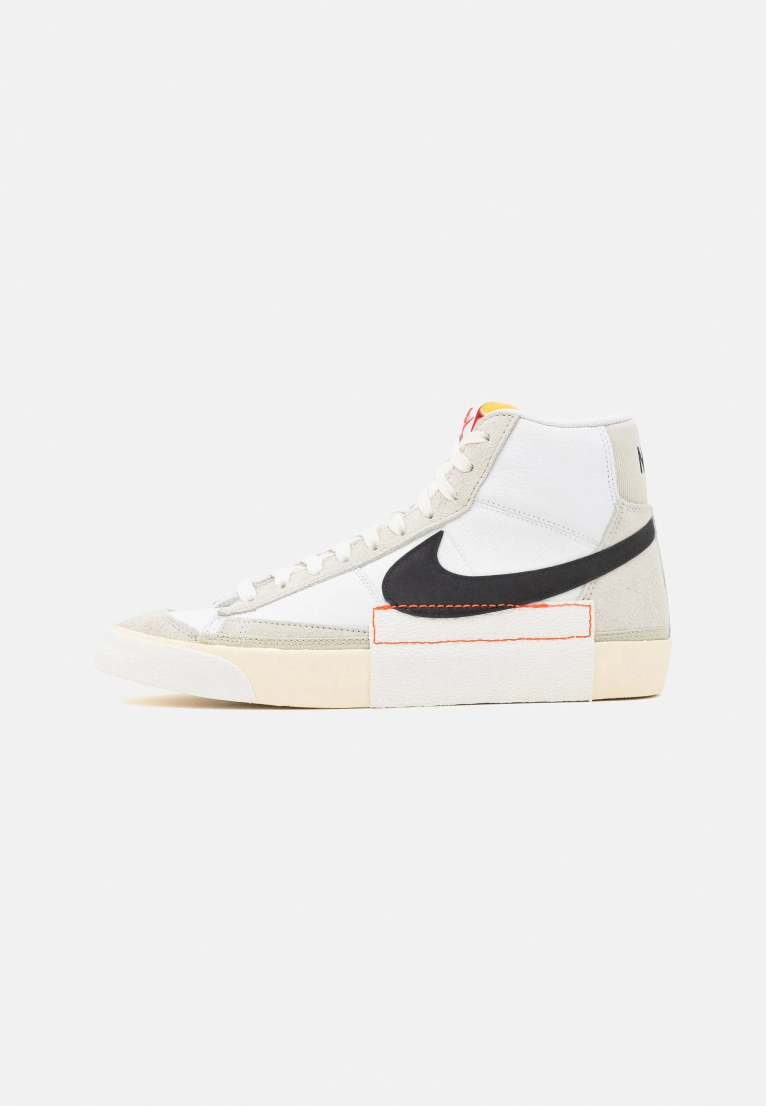 Nike Sportswear Blazer Mid 77 Pro ClubSneakers AlteWhite/Black/Light Bone/Summit White/Beach/Sail Uomo Sneaker NI112N040-A12 3 Nike Sportswear Blazer Mid 77 Pro ClubSneakers AlteWhite/Black/Light Bone/Summit White/Beach/Sail Uomo Sneaker NI112N040-A12