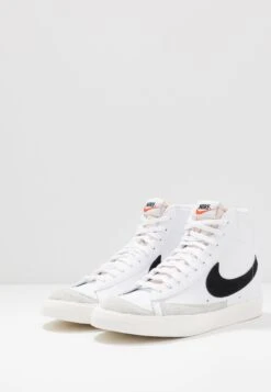 Nike Sportswear Blazer Mid '77 Vntg - Sneakers Alte - White/Black 16 Nike Sportswear Blazer Mid '77 Vntg - Sneakers Alte - White/Black -Luce Scarpe Negozio abca417c4f59470a85fbac5fe610ccec