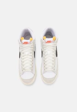 Nike Sportswear Blazer Mid 77 Pro ClubSneakers AlteWhite/Black/Light Bone/Summit White/Beach/Sail Uomo Sneaker NI112N040-A12 15 Nike Sportswear Blazer Mid 77 Pro ClubSneakers AlteWhite/Black/Light Bone/Summit White/Beach/Sail Uomo Sneaker NI112N040-A12 -Luce Scarpe Negozio bb9723c68ca348c19a1b01fff6d5052b