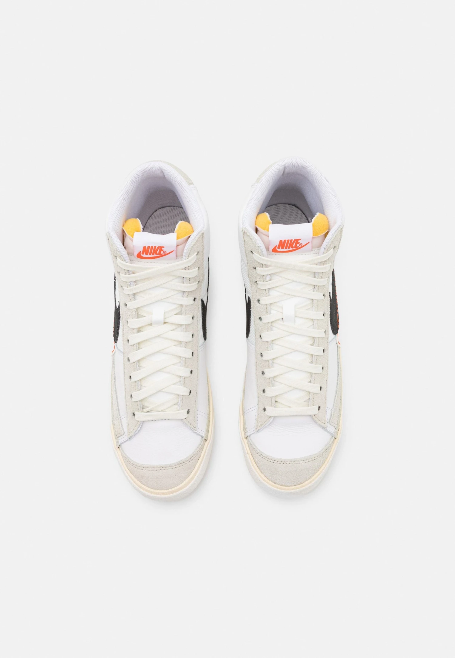 Nike Sportswear Blazer Mid 77 Pro ClubSneakers AlteWhite/Black/Light Bone/Summit White/Beach/Sail Uomo Sneaker NI112N040-A12 8 Nike Sportswear Blazer Mid 77 Pro ClubSneakers AlteWhite/Black/Light Bone/Summit White/Beach/Sail Uomo Sneaker NI112N040-A12 - immagine 6