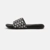 Nike Sportswear Victori One Slide PrintCiabattineBlack/White Uomo Scarpe Aperte NI112G00U-Q12 -Luce Scarpe Negozio bbb1123e2e524e2297b1e5f895e9c185