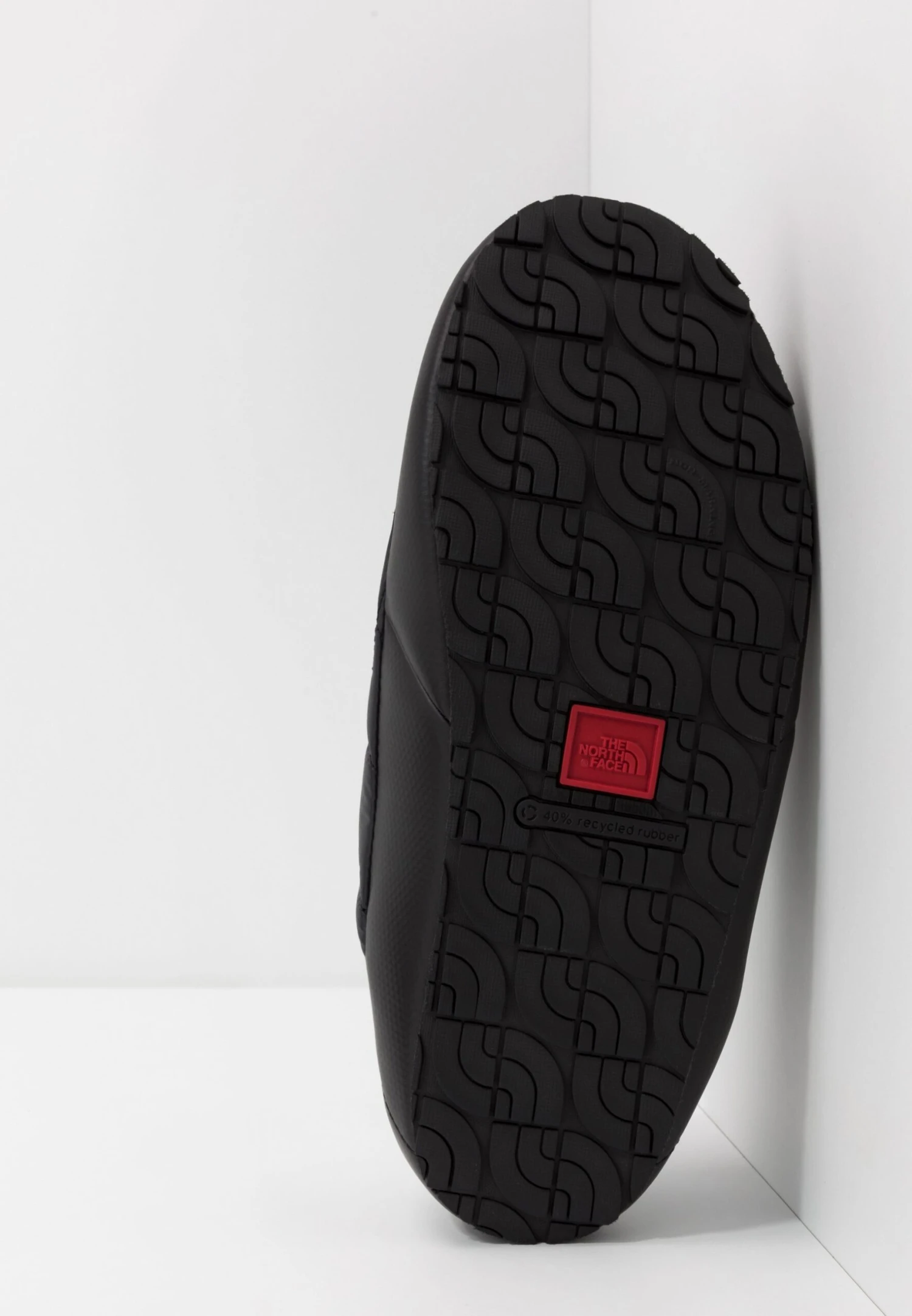 The North Face Thermoball Traction Mule VCiabattineBlack/White Uomo Scarpe Aperte TH342B06I-Q11 10 The North Face Thermoball Traction Mule VCiabattineBlack/White Uomo Scarpe Aperte TH342B06I-Q11 - immagine 8