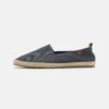 Pier One UnisexEspadrillasDark Grey Uomo Scarpe Basse PI915C00D-C11 1 Pier One UnisexEspadrillasDark Grey Uomo Scarpe Basse PI915C00D-C11 -Luce Scarpe Negozio c4a369234c074ed3bb06797d796df8f5