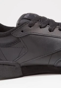 Reebok Classic Club C 85 Unisex - Sneakers Basse - Black/Charcoal 13 Reebok Classic Club C 85 Unisex - Sneakers Basse - Black/Charcoal -Luce Scarpe Negozio cac83e1edc464bd7b4591dc05fa6985c