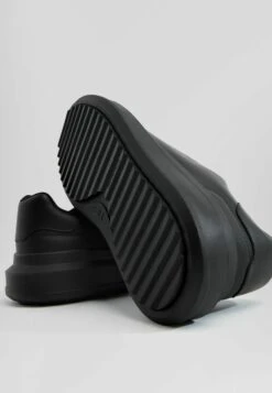 BERSHKA Contrast Chunky Sole - Sneakers Basse - Black 11 BERSHKA Contrast Chunky Sole - Sneakers Basse - Black -Luce Scarpe Negozio d08fd892ddac4a75a01560b37c88b66d