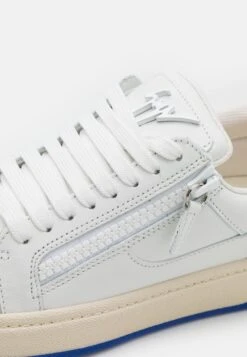Giuseppe Zanotti Sneakers BasseBianco Uomo Sneaker G2712O01L-Q11 13 Giuseppe Zanotti Sneakers BasseBianco Uomo Sneaker G2712O01L-Q11 -Luce Scarpe Negozio d0b107be5d3746b1ad47049dd09003f0