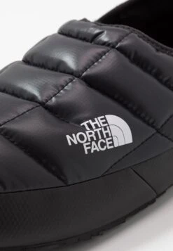 The North Face Thermoball Traction Mule VCiabattineBlack/White Uomo Scarpe Aperte TH342B06I-Q11 21 The North Face Thermoball Traction Mule VCiabattineBlack/White Uomo Scarpe Aperte TH342B06I-Q11 -Luce Scarpe Negozio d12cdaa726d040b794230f06f4d03504