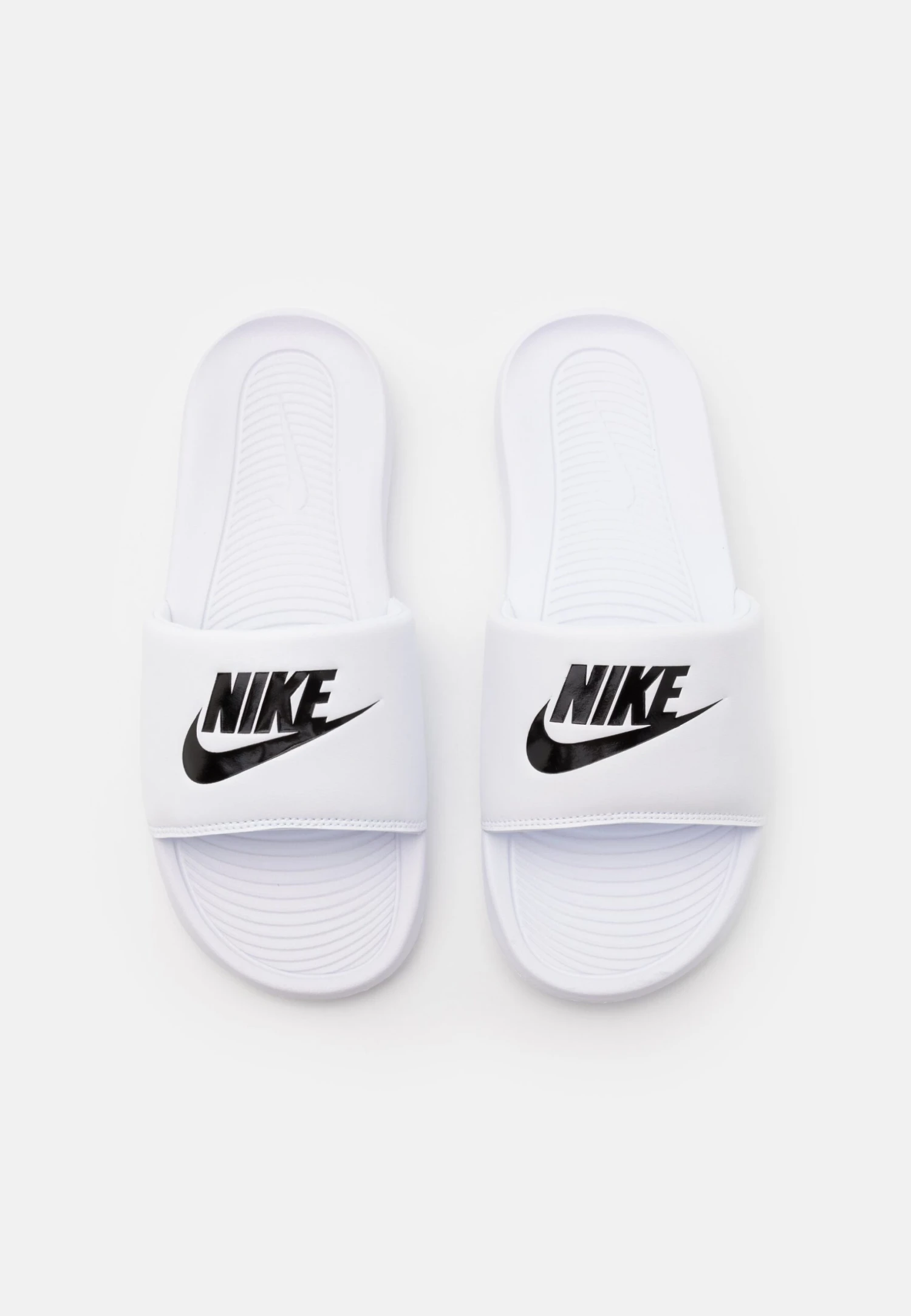 Nike Sportswear Victori One SlideCiabattineWhite/Black Uomo Scarpe Aperte NI112G00S-A12 6 Nike Sportswear Victori One SlideCiabattineWhite/Black Uomo Scarpe Aperte NI112G00S-A12 - immagine 4