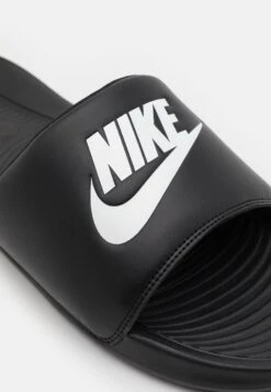 Nike Sportswear Victori One SlideCiabattineBlack/White Uomo Scarpe Aperte NI112G00S-Q11 -Luce Scarpe Negozio d692c06e984f41e18b5835d3c62afbcd