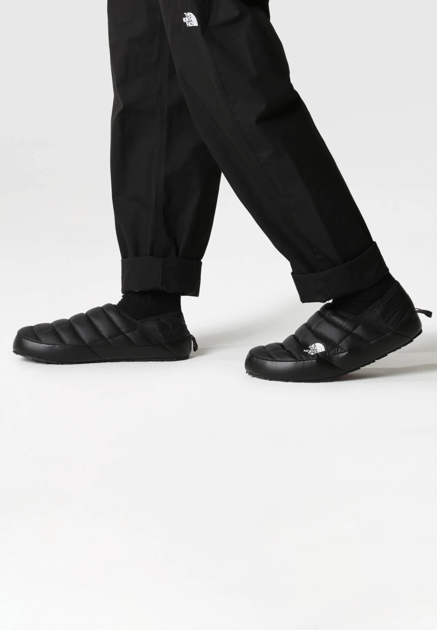 The North Face Thermoball Traction Mule VCiabattineBlack/White Uomo Scarpe Aperte TH342B06I-Q11 4 The North Face Thermoball Traction Mule VCiabattineBlack/White Uomo Scarpe Aperte TH342B06I-Q11 - immagine 2