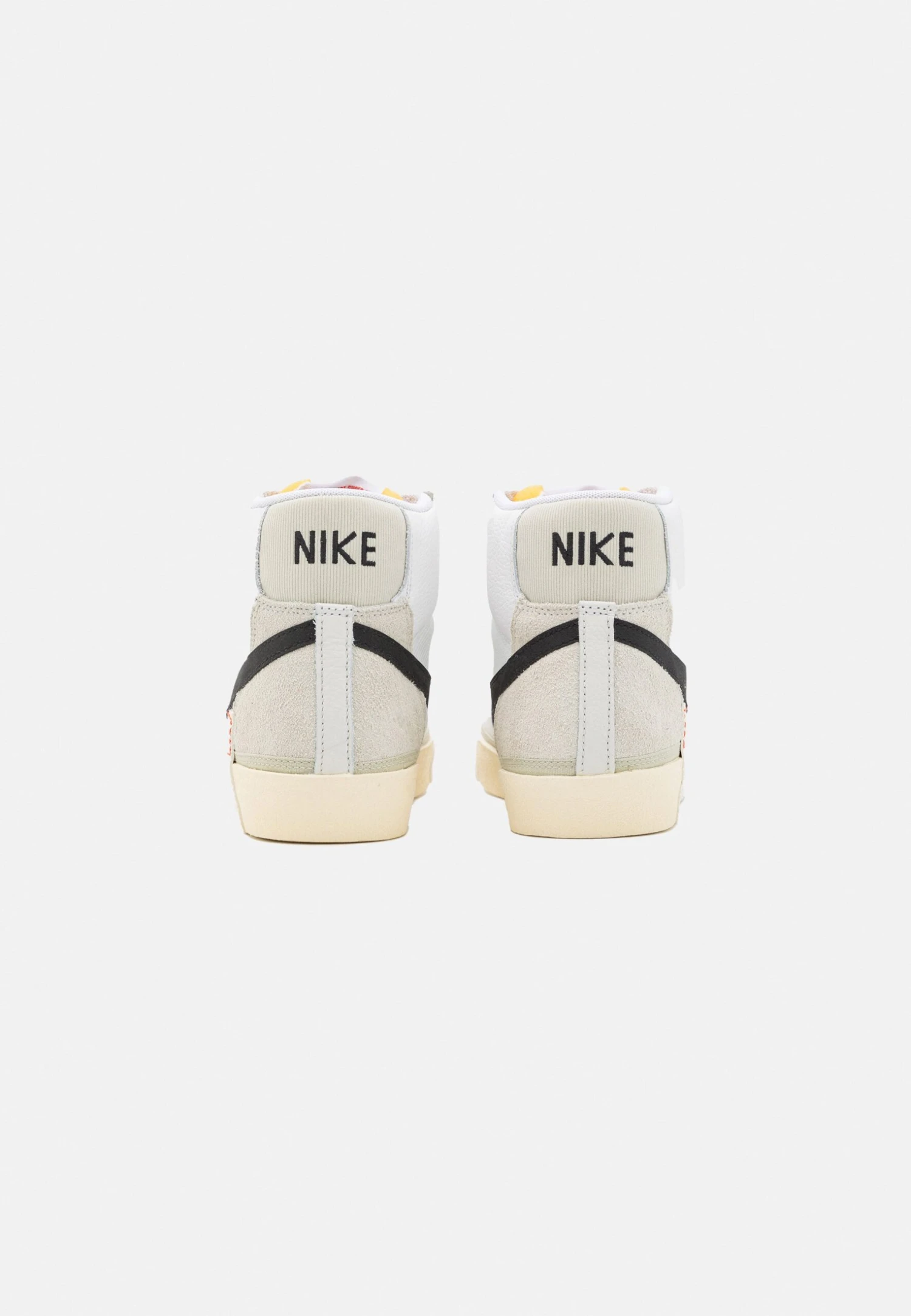 Nike Sportswear Blazer Mid 77 Pro ClubSneakers AlteWhite/Black/Light Bone/Summit White/Beach/Sail Uomo Sneaker NI112N040-A12 7 Nike Sportswear Blazer Mid 77 Pro ClubSneakers AlteWhite/Black/Light Bone/Summit White/Beach/Sail Uomo Sneaker NI112N040-A12 - immagine 5