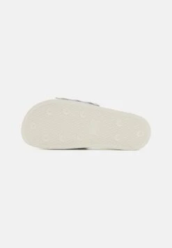 Adidas Originals Adilette UnisexCiabattineGrey Three/Grey Six/Cloud White Uomo Scarpe Aperte AD115G02C-C11 12 Adidas Originals Adilette UnisexCiabattineGrey Three/Grey Six/Cloud White Uomo Scarpe Aperte AD115G02C-C11 -Luce Scarpe Negozio ec3e4614568f497a843b8a46718e77a5