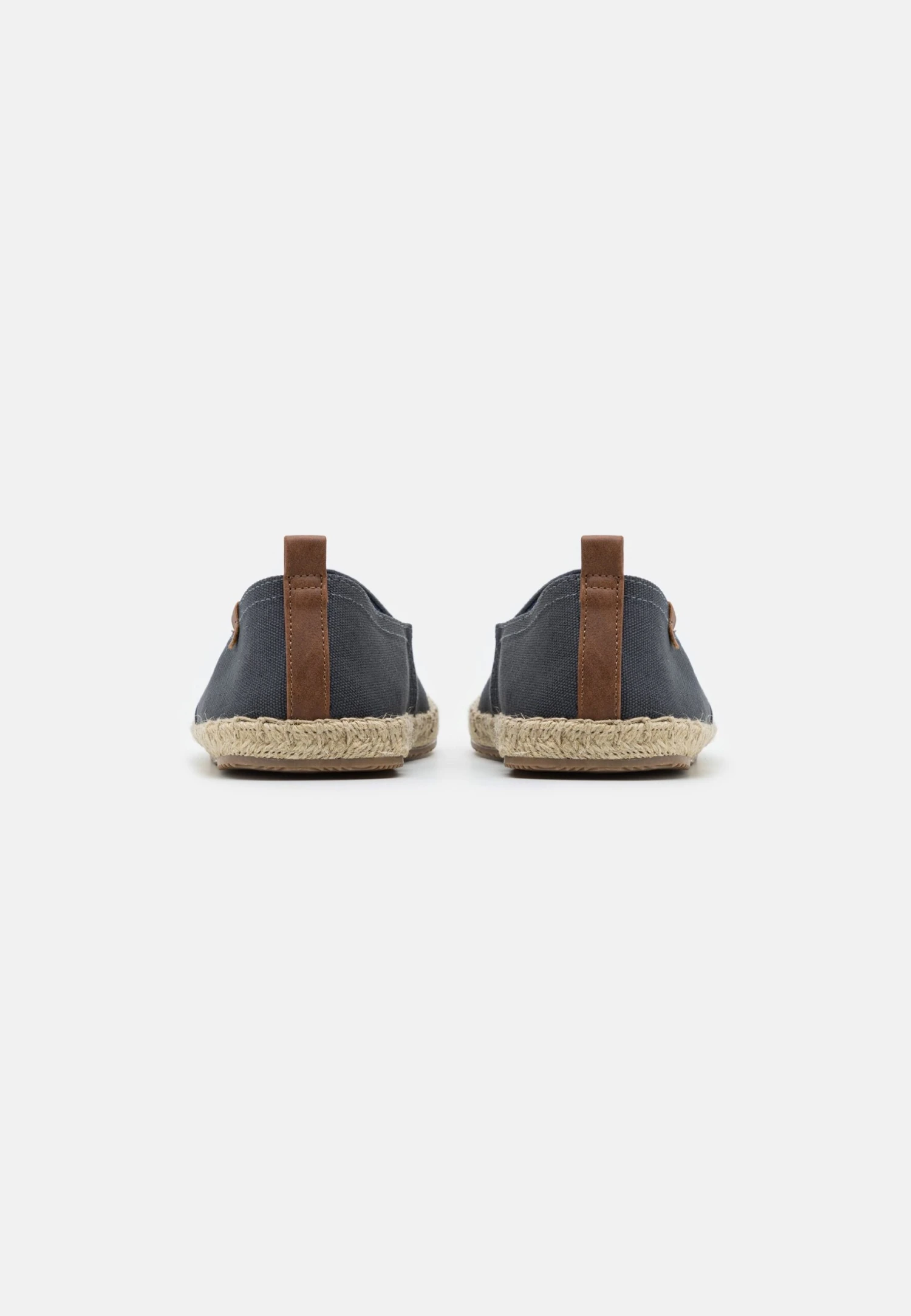 Pier One UnisexEspadrillasDark Grey Uomo Scarpe Basse PI915C00D-C11 5 Pier One UnisexEspadrillasDark Grey Uomo Scarpe Basse PI915C00D-C11 - immagine 3