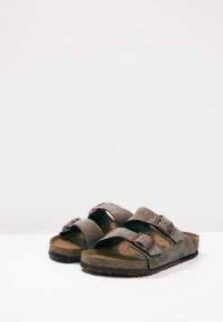 Birkenstock Arizona - Pantofole - Taupe 10 Birkenstock Arizona - Pantofole - Taupe -Luce Scarpe Negozio f4cab24d7c674902afa02e045b4ebae6