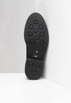 NeroGiardini Stringate ElegantiNero Uomo Scarpe Eleganti NET12M01A-Q11 -Luce Scarpe Negozio fbf5bef78fb7407ca653101d12248343