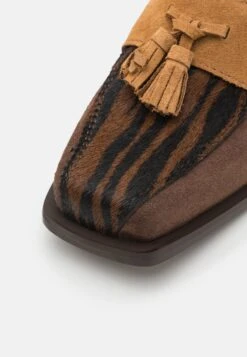 Dholak Loafer UnisexScarpe Senza LacciBrown Uomo Scarpe Basse AHC15C000-O11 -Luce Scarpe Negozio fe455ee1b69d4c919fb6578c475f1c18